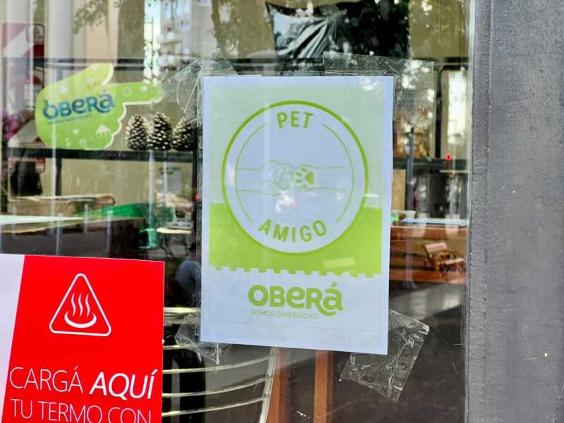 La ciudad de Oberá avanza hacia un modelo de convivencia más inclusivo al habilitar su Oficina de Turismo como espacio Pet Friendly.