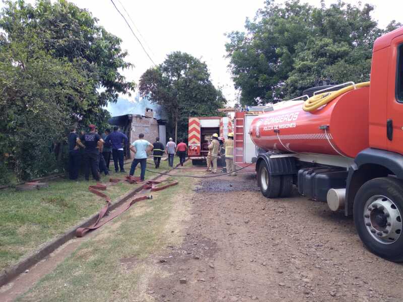 Incendio en el barrio Miguel de Güemes de Posadas 1 Posadas