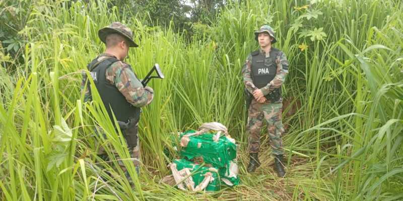 Prefectura incautó más de 215 kilos de marihuana ocultos en la costa del río Paraná 2 Prefectura