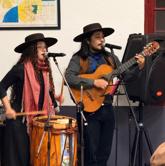 Posadas vibra en la Plaza María Morínigo 4 Urqumanta duo folklore 2 - 3