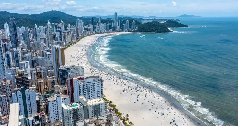 Abogada argentina acusada de racismo fue detenida en Río de Janeiro 2 Medidas estrictas en Brasil contra argentina acusada de racismo