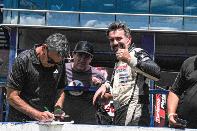 Turismo Pista: Viana y Possiel dejaron todo listo para el inicio en La Plata 1 Los eldoradenses estuvieron en las pruebas extraoficiales de la Clase 3 en la previa del inicio de la actividad oficial que será el sábado en el Autódromo Roberto Mouras.