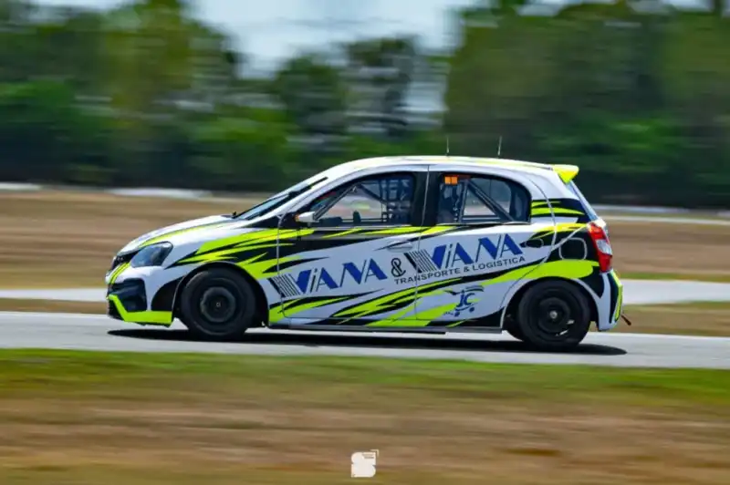 Turismo Pista: Viana y Possiel dejaron todo listo para el inicio en La Plata 2 Los eldoradenses estuvieron en las pruebas extraoficiales de la Clase 3 en la previa del inicio de la actividad oficial que será el sábado en el Autódromo Roberto Mouras.