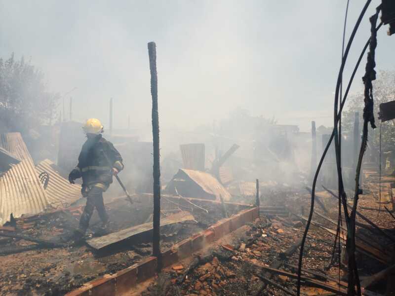 Incendio en Posadas: vecinos perdieron todo y lanzan colecta solidaria 6 WhatsApp Image 2026 01 25 at 12.52.58 - 5