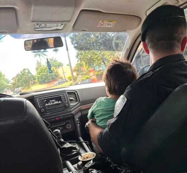 Apóstoles: policías resguardaron a un niño desorientado y horas más tardes dieron con su padre 2 Apóstoles policía