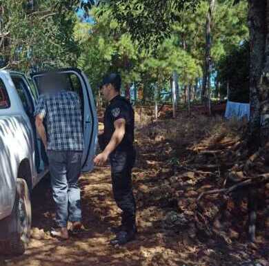 La intervención policial permitió resguardar la integridad del hombre, quien fue asistido y derivado a un centro de salud para su evaluación médica.