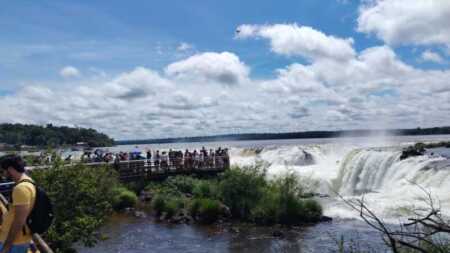 El verano 2026 en Iguazú muestra leve mejora tras arranque del 2025 que “fue el peor de la historia” Con ocupación superior al 90% en Iguazú, la provincia vive una Semana Santa con buenas expectativas.