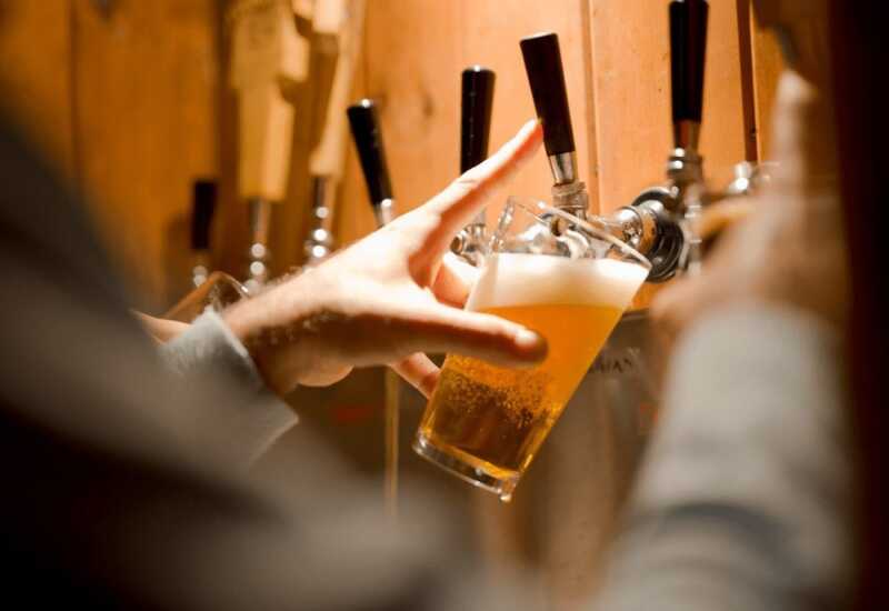 Día Internacional de la Cerveza y una celebración que recorre su historia milenaria, sus principales características y las claves para disfrutarla de manera responsable.
