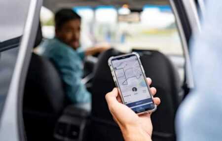 Posadas: investigan a chofer de Uber por arrancar con un niño abordo y este cayó al asfalto Uber Posadas