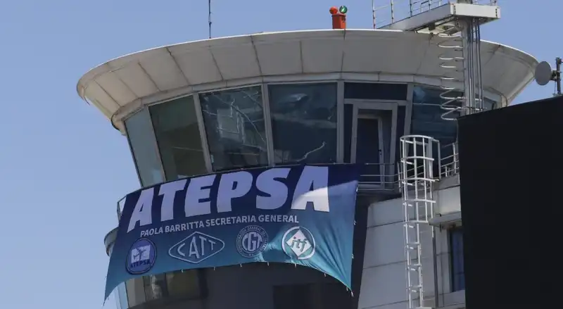 Controladores aéreos: podrían volver los paros tras vencer la conciliación obligatoria 3 controladores aereos - 2