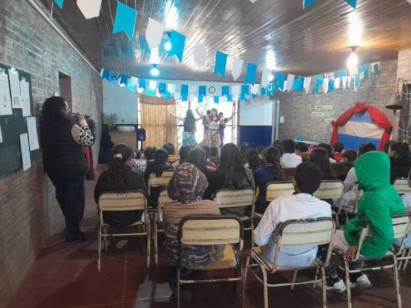 Vecinos de Santa Ana organizan campaña solidaria para estudiantes de la Escuela N° 107 4 campaña solidaria Seamos Útiles Santa Ana (2)