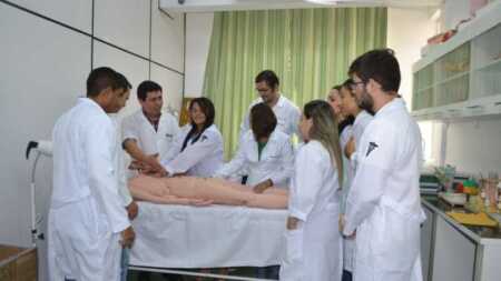 Círculo de Médicos de Paraguay reclama que estudiantes extranjeros de Medicina certifiquen guaraní paraguay