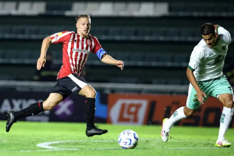 Estudiantes de La Plata goleó 4-0 a Ituzaingó y avanzó en la Copa Argentina 4 estudiantes ituzaingo 1 - 3