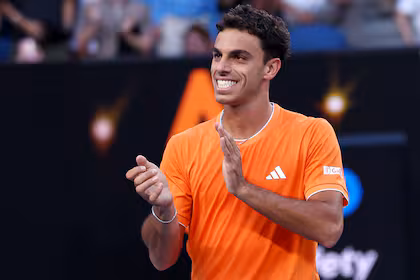 Francisco Cerúndolo derrotó a Elmer Moller por 6-2 y 6-2 y avanzó con autoridad a los cuartos de final del Chile Open 2026 en Santiago.