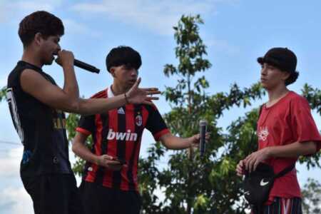 La plazoleta Mbororé fue escenario de la competencia “Flow de Plaza”, que reunió a jóvenes freestylers de Oberá y Campo Viera.