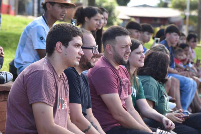 Diez competidores protagonizaron intensas batallas de improvisación durante la jornada de freestyle en pleno centro de Oberá.