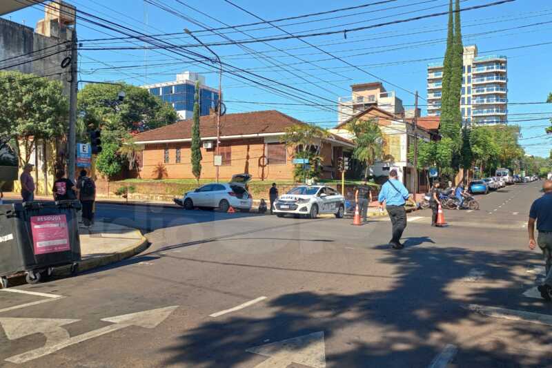 Siniestro vial en Posadas: choque entre un auto y una moto dejó dos heridos 3 heridos 3 - 2