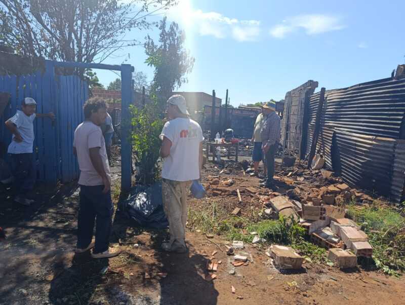 Incendio en Los Oleritos: “Una vecina se estaba pipeando, se le cayó en el colchón y así inició el fuego” 5 incendio Los Oleritos 1 - 4