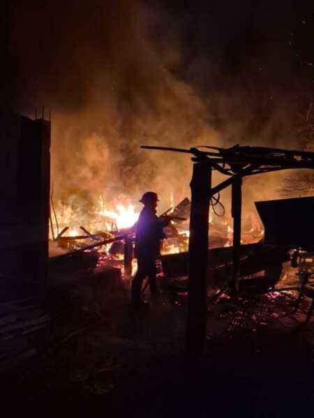 En Eldorado y Bernardo de Irigoyen, dos incendios de viviendas dejaron importantes daños materiales sin personas lesionadas.