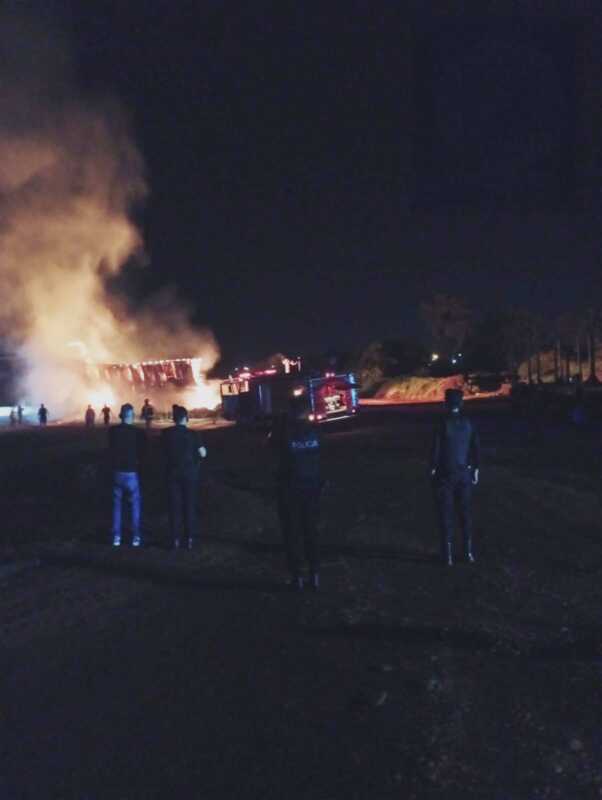 Incendio en un aserradero de Eldorado: ardió un galpón de virutas y no hubo heridos 3 incendio eldorado1 - 2