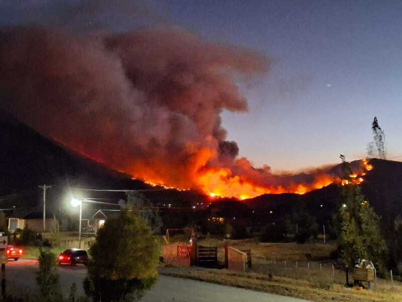 Incendios en el sur: Nación destinará más de 129 mil millones al sistema federal de bomberos 2 incendios en la patagonia