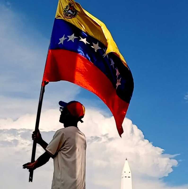 Venezolanos en Misiones celebran la caída de Maduro y advierten que comienza un proceso largo y complejo 3 javier ferrer - 2