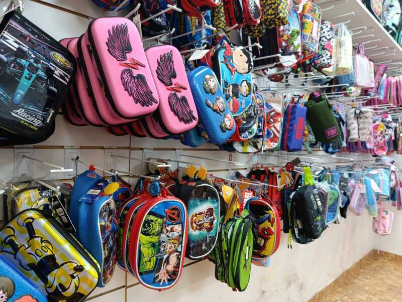 Posadeños anticipan las compras de útiles escolares: cuánto valen las listas 2026 5 libreria utiles clases 3 - 4