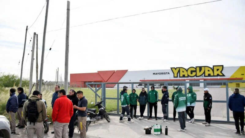 Advierten que durante la era Milei hubo casi 400 empleos menos por día y cerraron 21.000 empresas 3 empleo