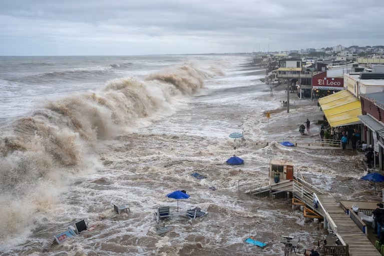 "Meteotsunami" afectó varias zonas de la Costa Atlántica: qué dicen especialistas del fenómeno 1 meteotsunami