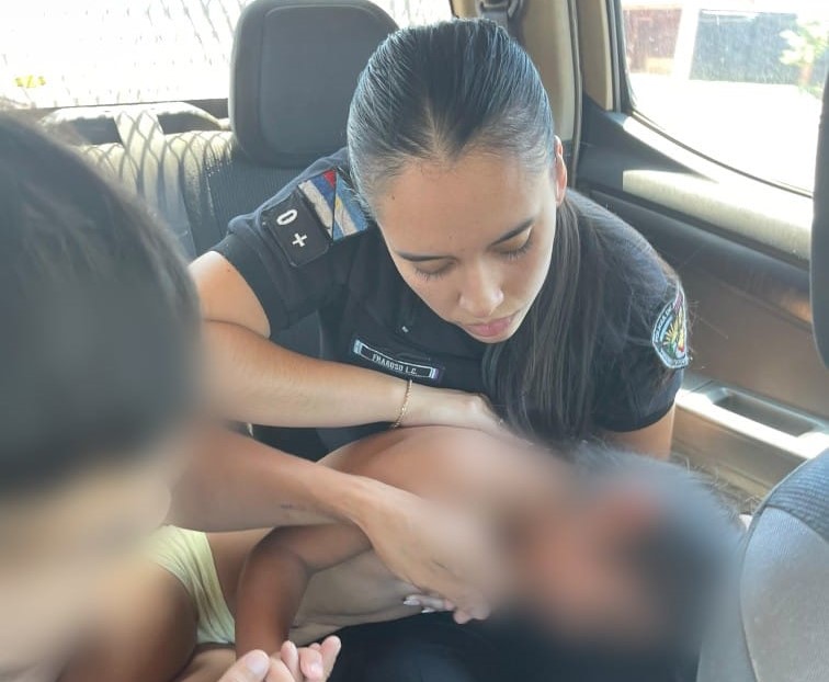 Posadas: policías reanimaron a una niña dentro de una patrulla camino al hospital posadas