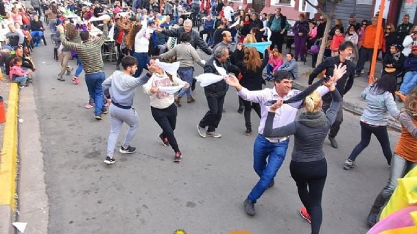 Lanzan bono solidario para volver al Cosquín y dejar a Misiones en lo alto del festival 2 peñas en cosquín