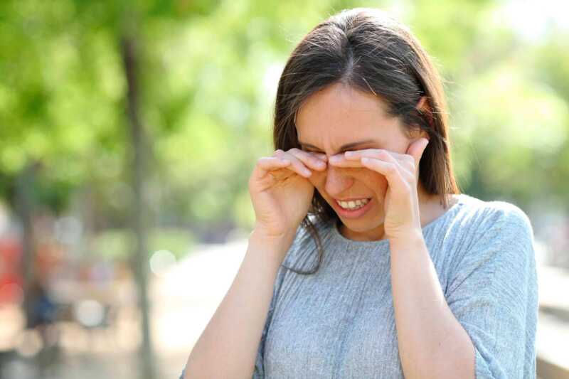 Conjuntivitis en verano: cómo se contagia, qué síntomas alertan y riesgo en la pileta 2 picor ojos conjuntivitis scaled 1 - 1