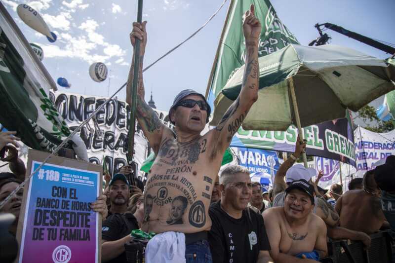 Última semana de negociaciones por la reforma laboral: tensión con gobernadores y rechazo sindical 3 La CGT y los sindicatos anticipan medidas de fuerza en rechazo a los cambios propuestos en la legislación laboral.