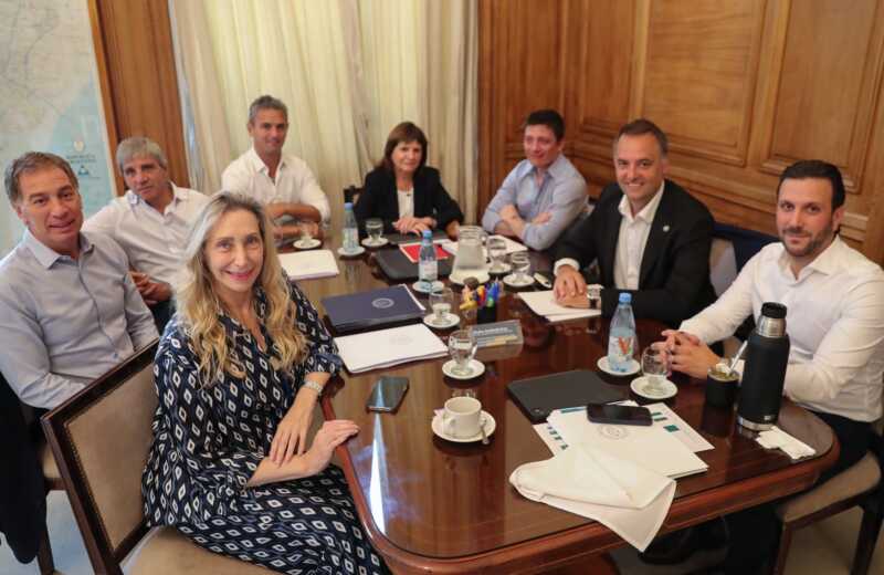 El Gobierno avanzará con la reforma de la Ley Penal Juvenil durante las sesiones extraordinarias El Gobierno evalúa ampliar la agenda legislativa de febrero ante la presión de los gobernadores por los incendios forestales.