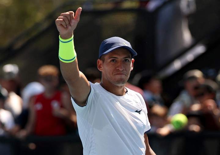 Sebastián Báez debutó con triunfo en Indian Wells. Etcheverry y Ugo Carabelli juegan la segunda ronda, mientras que los hermanos Cerúndolo también siguen en carrera.