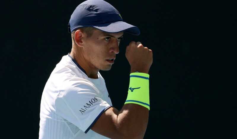 Sebastián Báez debutó con triunfo en Indian Wells. Etcheverry y Ugo Carabelli juegan la segunda ronda, mientras que los hermanos Cerúndolo también siguen en carrera.