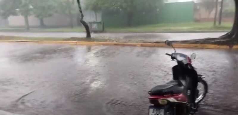 Minutos de tormenta y lluvias causaron destrozos y voladuras de techo en Posadas 4 tormentas en posadas