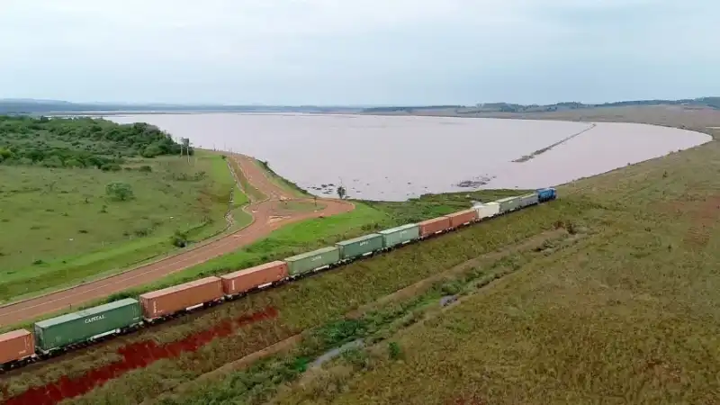 Misiones reclama un régimen diferencial: “Tenemos un mercado de hasta 40 millones de personas y no lo estamos aprovechando” 2 El ferrocarril vuelve a ocupar un rol central en la planificación del desarrollo regional con la reactivación de la Línea Urquiza.