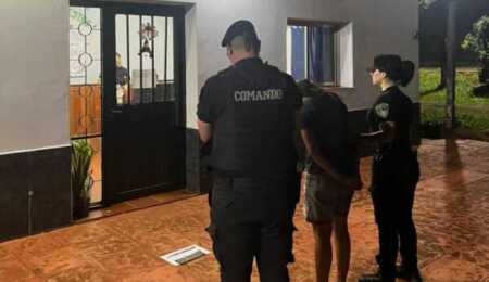 Una pelea nocturna dejó un menor herido y dos personas demoradas en Villa Bonita Intervención policial en Villa Bonita tras una pelea con arma blanca que dejó a un menor herido y dos personas demoradas.