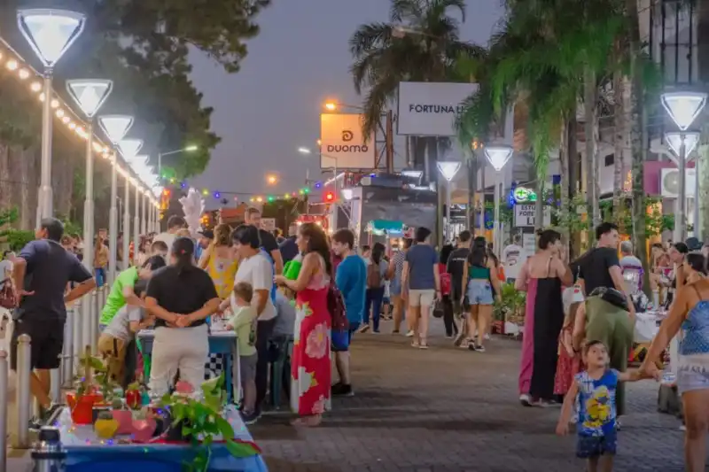 En Oberá buscan la mejor hamburguesa en la Noche Peatonal 2 Música en vivo, vinilos y espectáculos regionales acompañarán una jornada que promete convocar a vecinos y turistas en pleno centro de la ciudad.