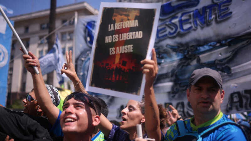 Representantes de la cultura y la comunicación rechazan la reforma laboral del Gobierno 2 Representantes de la cultura, la comunicación y centrales sindicales convocaron a una conferencia en el Teatro Picadero para rechazar la reforma laboral en debate en el Congreso. REUTERS/ REUTERS - Tomas Cuesta.
