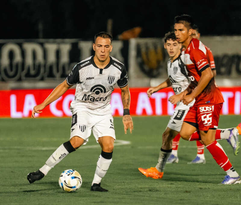 Sarmiento, Independiente y Huracán ganaron en la jornada del sábado por la fecha 4 del Torneo Apertura. hoy lunes 9 de febrero cierra la fecha 4.