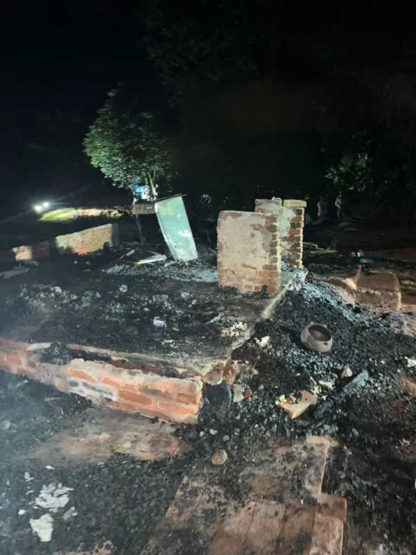 A una semana del incendio fatal en Colonia Yapeyú, la familia de Iván Donn pide ayuda 4 621562077 18347327419224744 5732087579760542063 n 1 - 3