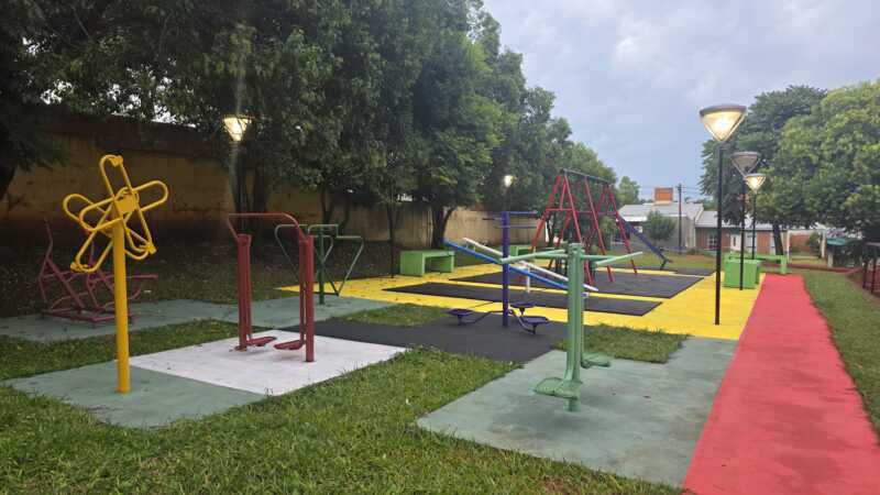 Leandro N. Alem mejora la plaza del barrio Juan Pablo II 2 Alem