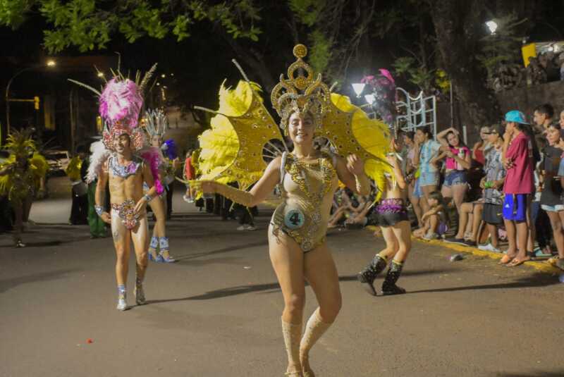 Alem vive el carnaval: todo listo para una nueva edición del Alem Corsos Show 4 Leandro N. Alem se prepara para el Alem Corsos Show este domingo 15. Cuatro comparsas de Misiones llenarán de ritmo y color la avenida San Martín.