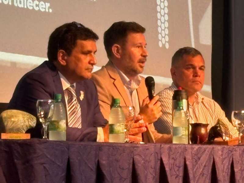 Más de mil docentes participaron en la Jornada de Alfabetización e Innovación Educativa en Misiones 2 La jornada impulsó el liderazgo docente y el intercambio de proyectos educativos innovadores.