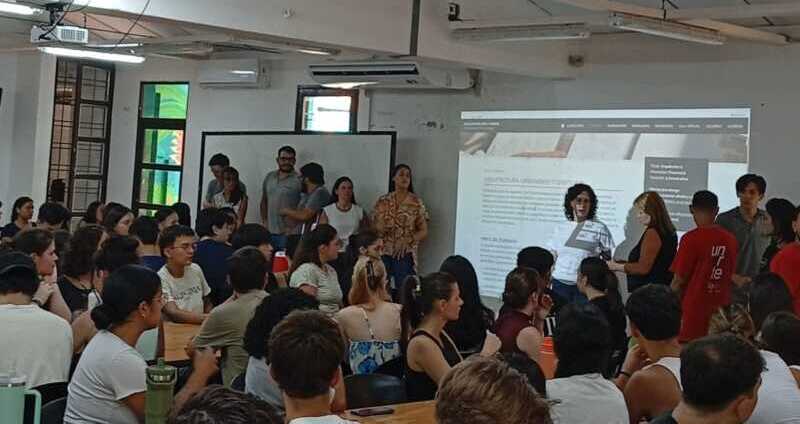 Arquitectura en Oberá: comenzó el ingreso 2026 con aulas llenas y fuertes expectativas 2 El ingreso comenzó el 18 de febrero y marca el arranque anticipado del ciclo en la Facultad de Arte y Diseño.