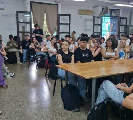 Arquitectura en Oberá: comenzó el ingreso 2026 con aulas llenas y fuertes expectativas 3 En un contexto de crisis presupuestaria, la UNaM sostiene el ingreso con fuerte acompañamiento a estudiantes.