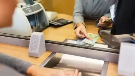 Bancarios lograron aumento del 2,9% en enero y el salario inicial supera los $2,1 millones Bancarios