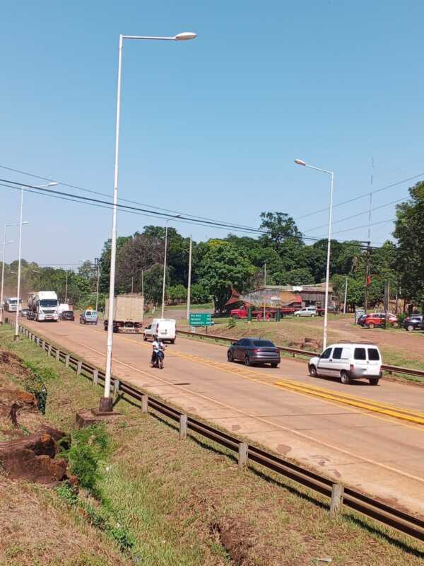 Docentes autoconvocados realizaron un corte total y obligaron a desviar la circulación vehicular.